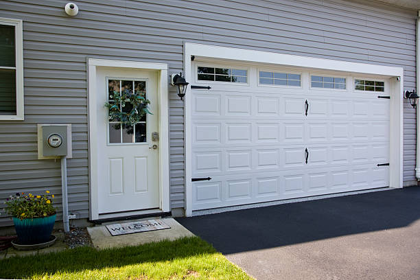 24/7 Emergency Garage Door Panel Replacement experts in Benton County County, MN
